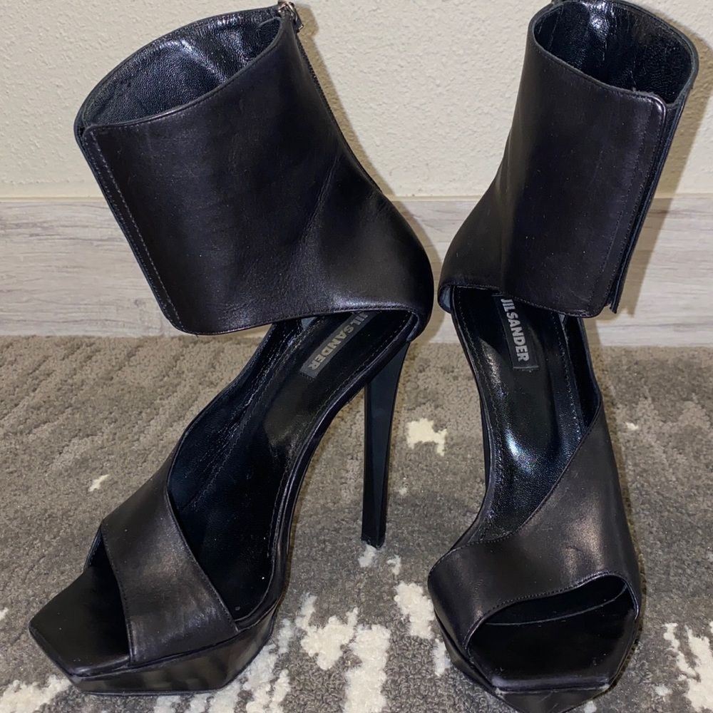 JIL SANDER BLACK LEATHER HEELS WITH ANKLE CUFF